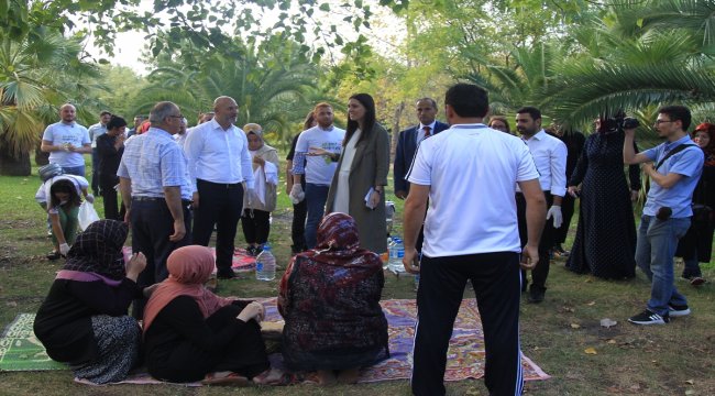 AK Parti Genel Başkan Yardımcısı Karaaslan çevre temizliği yaptı