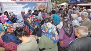 AK Parti İlçe Başkanlığı'ndan aşure ikramı