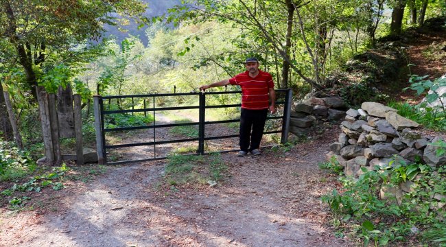 Anlaşmazlık yaşayan baba-oğulun arasına tel örgüler girdi