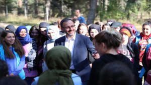 Bakan Kasapoğlu'ndan gençlere ziyaret