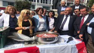 CHP milletvekillerinden aşure ikramı