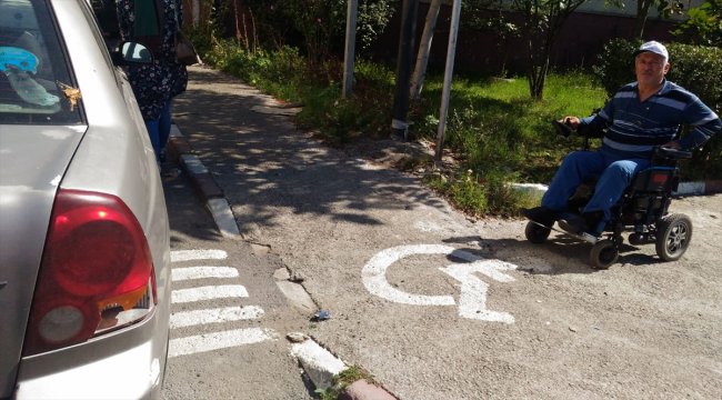 Engelli rampasına park edilen araçlara tepki