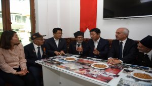 Güney Kore heyeti gazileri ziyaret etti