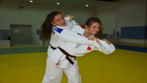 Jackie Chan'a özenerek başladıkları judoda milli takıma yükseldiler