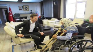 Kavak Kaymakamı Onay Emine ninenin sorunlarını dinledi
