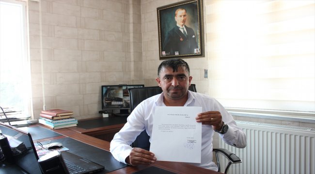 Muhtarlık maaşını hazineye bağışladı