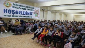 Öğrencilere tiyatro ile orman sevgisi anlatılıyor