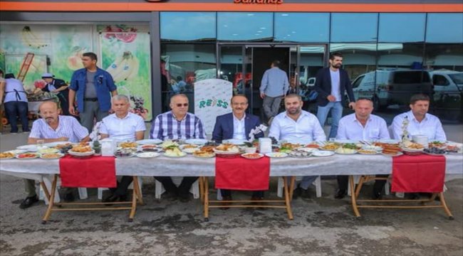 Ordu Valisi Yavuz, hal esnafıyla buluştu