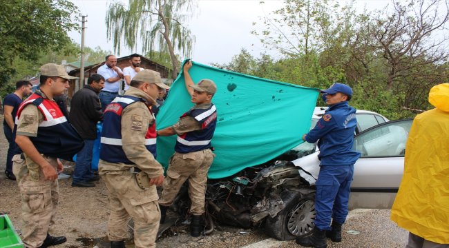 Otomobil beton pompası aracına çarptı: 1 ölü