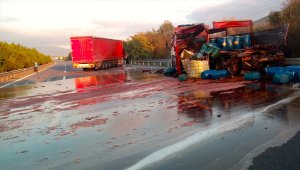Otoyola dökülen asit trafiği aksattı
