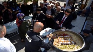 Safranbolu'da aşure dağıtıldı