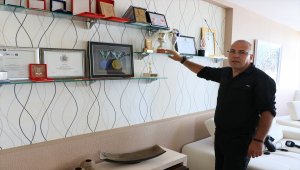 Şampiyon gazi, gönüllü antrenörlük yaparak yeni şampiyonlar yetiştiriyor