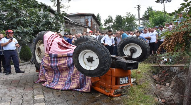Samsun'da traktör devrildi: 1 ölü, 1 yaralı