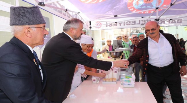 Şehit ve gaziler için lokma tatlısı dağıtıldı