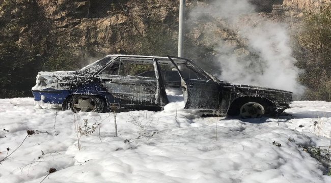 Seyir halindeki otomobil yandı