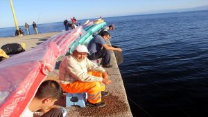 Sinop'ta amatör balıkçıların balık tutma merakı