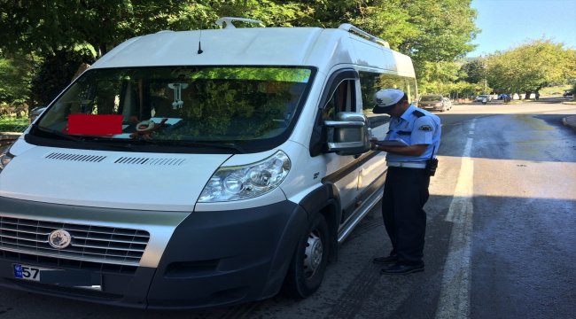 Sinop'ta okul ve yurt çevrelerinde polis uygulaması yapıldı