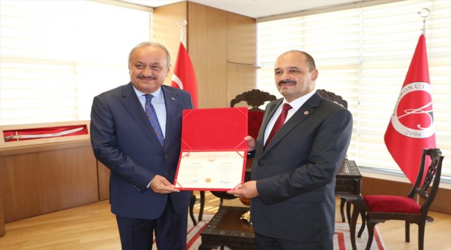 Siyasetçiler yüksek lisans diplomalarını aldı