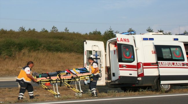 Takla atan otomobildeki 4 kişi yaralandı