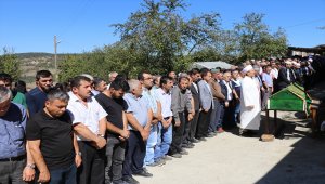 Trafik kazasında ölen öğretmen toprağa verildi