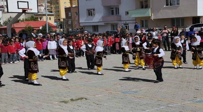 Bayburt'ta Yeni eğitim-öğretim yılı törenle açıldı
