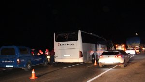 Yolcu otobüsü ile tır ile çarpıştı: 11 yaralı