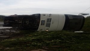 Zonguldak'ta işçi servisi devrildi: 9 yaralı