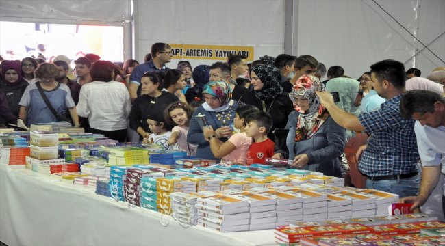 Zonguldak'ta kitap fuarına yoğun ilgi