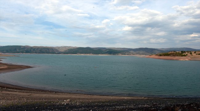 Almus Barajı Gölü'nde su seviyesi azaldı
