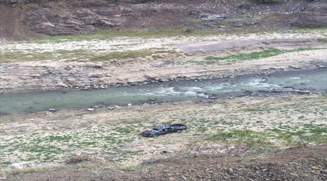 Artvin'de otomobil şarampole devrildi: 2 ölü, 1 yaralı