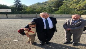 Artvin Valisi Doğanay'dan okul ziyareti