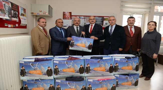 Bin öğrenciye kışlık bot ve kaban yardımı