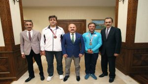 Dereceye giren okçulardan Vali Varol'a ziyaret