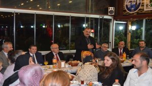 Emekliye ayrılan personele veda yemeği