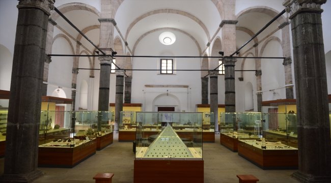 Eski kilise binası 30 yıldır tarihe ev sahipliği yapıyor