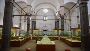 Eski kilise binası 30 yıldır tarihe ev sahipliği yapıyor