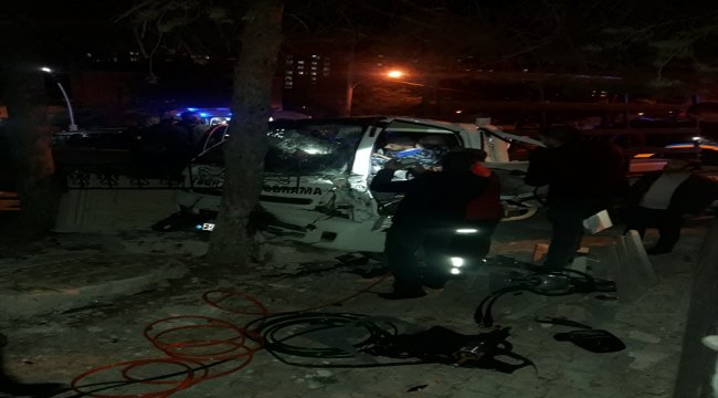 Gümüşhane'de kamyonet mezarlık duvarına çarptı: 6 yaralı