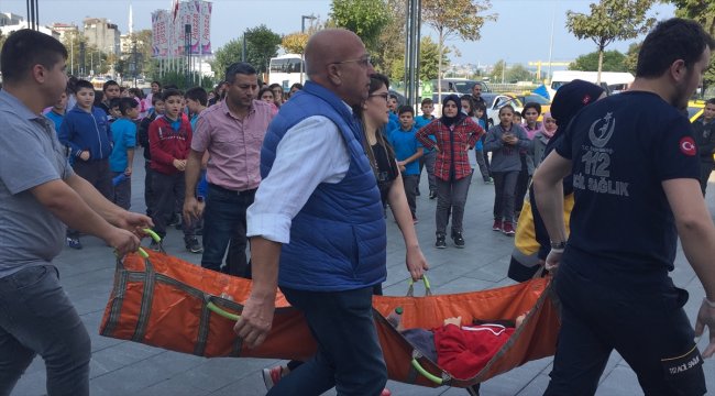 GÜNCELLEME - Alışveriş merkezinde yürüyen merdiven kazası: 28 yaralı