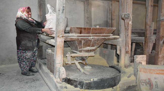 Habibe teyze su değirmenini 25 yıldır çeviriyor