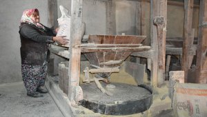 Habibe teyze su değirmenini 25 yıldır çeviriyor