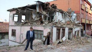 Havza'da tehlike oluşturan bina yakıldı