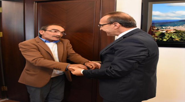 İlk kez gördüğü valinin makamında ağırlandı