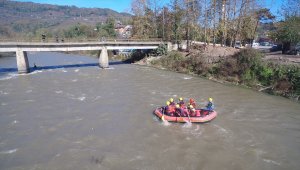Kar raftingcilerin yüzünü güldürdü