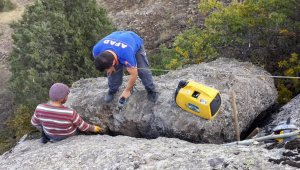 Kayaların arasına düşen oğlak AFAD ekiplerince kurtarıldı