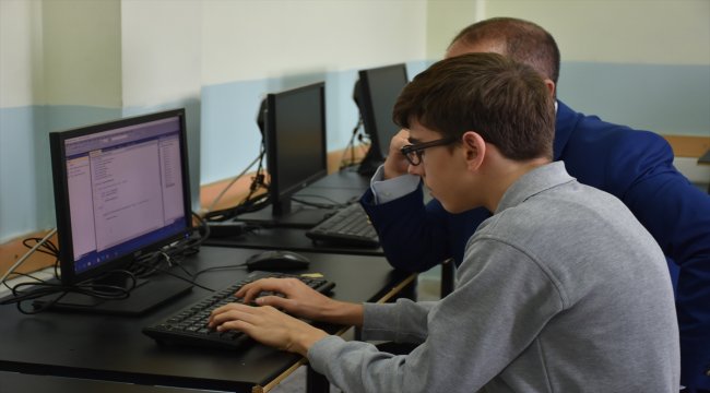 Lise öğrencisi yazılım firmasına kızdı program geliştirdi
