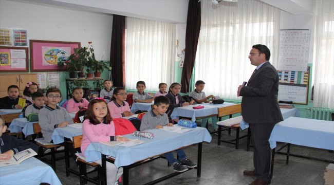 Minik öğrenciler kitap okudu