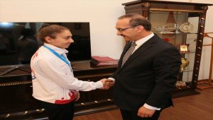 Ordu Valisi Yavuz, Avrupa ikincisi boksörü ödüllendirdi