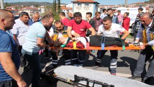 Otomobilin çarptığı iki öğrenci yaralandı