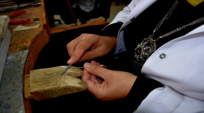 Padişah eşyalarındaki motifler aksesuarlara uyarlandı