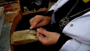Padişah eşyalarındaki motifler aksesuarlara uyarlandı